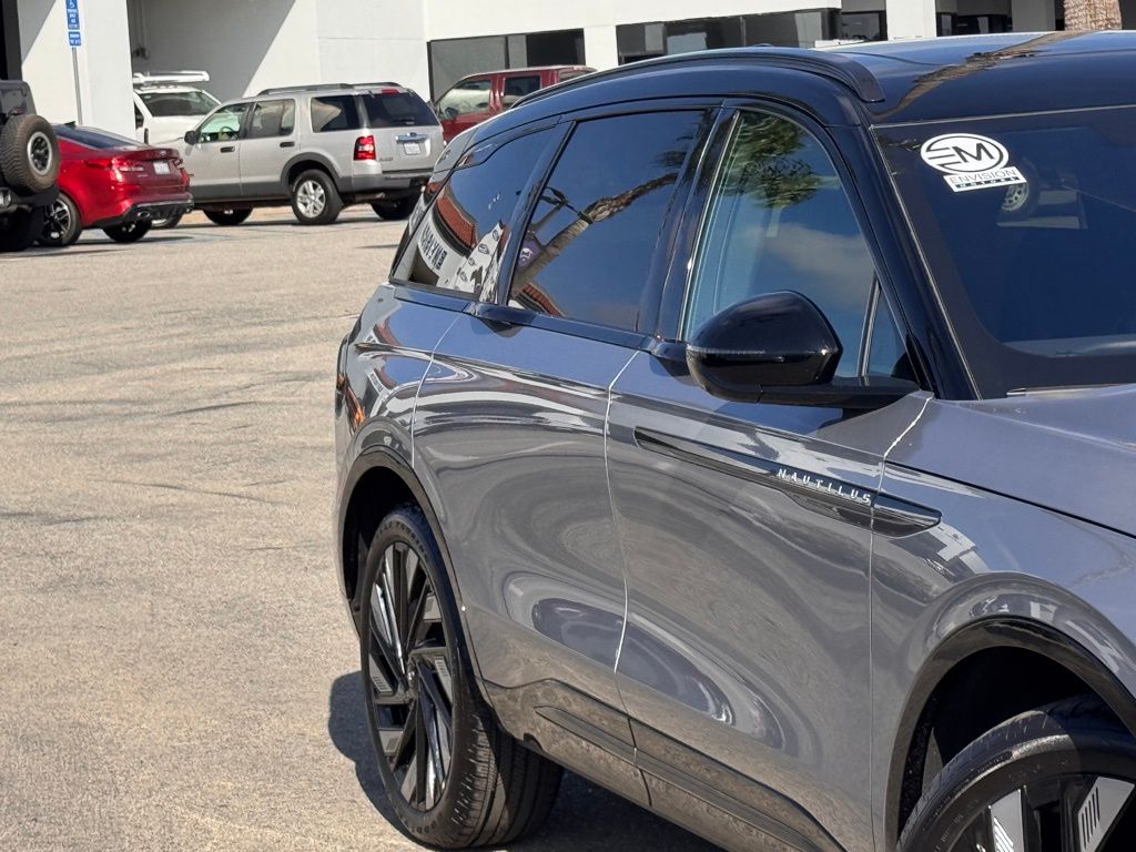 2025 Lincoln Nautilus Reserve photo 4