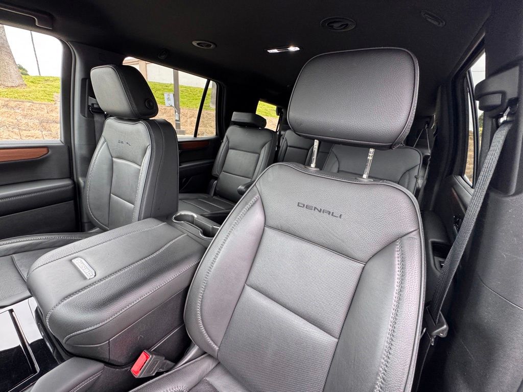 2025 GMC Yukon Denali - Photo 20