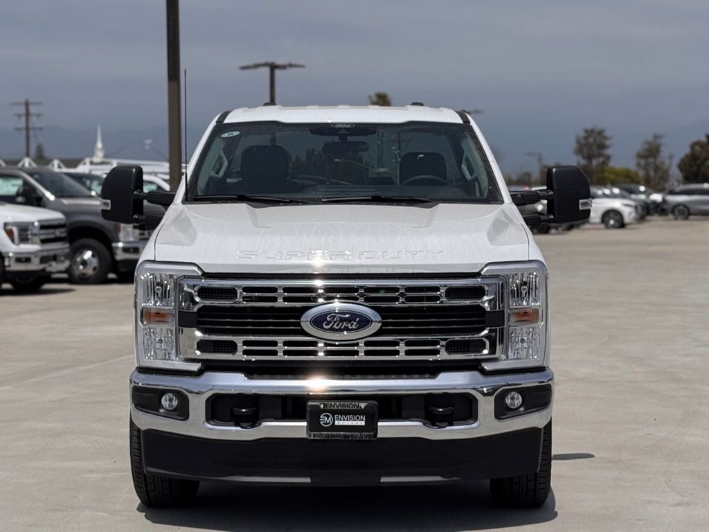 2025 Ford F-350 Super Duty XLT - Photo 6