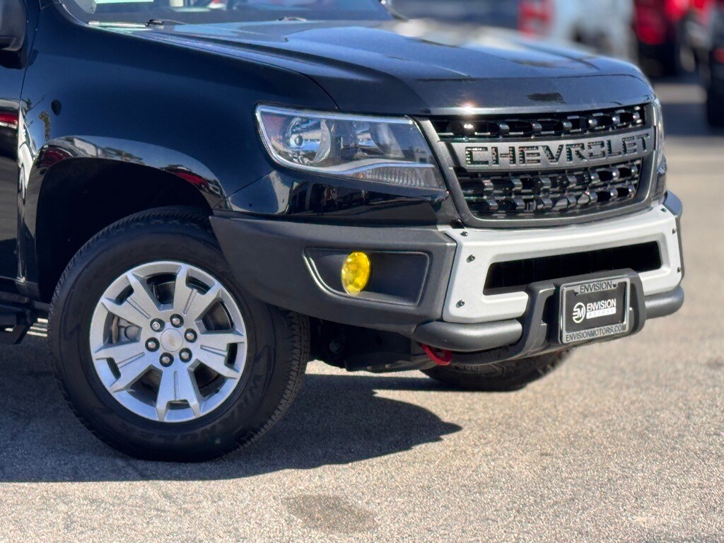 2022 Chevrolet Colorado LT photo 2