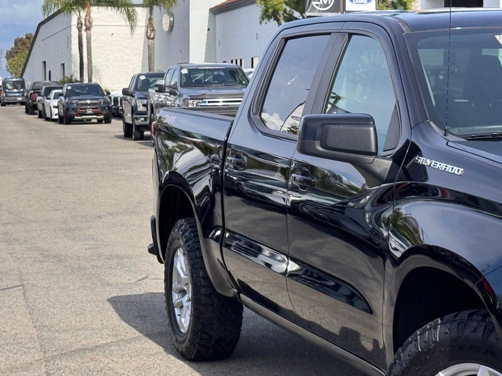 2022 Chevrolet Silverado 1500 RST photo 4