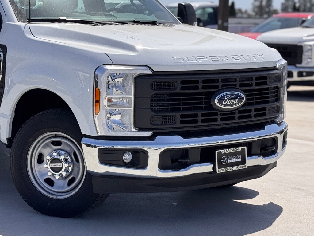 2025 Ford F-350 XL photo 3