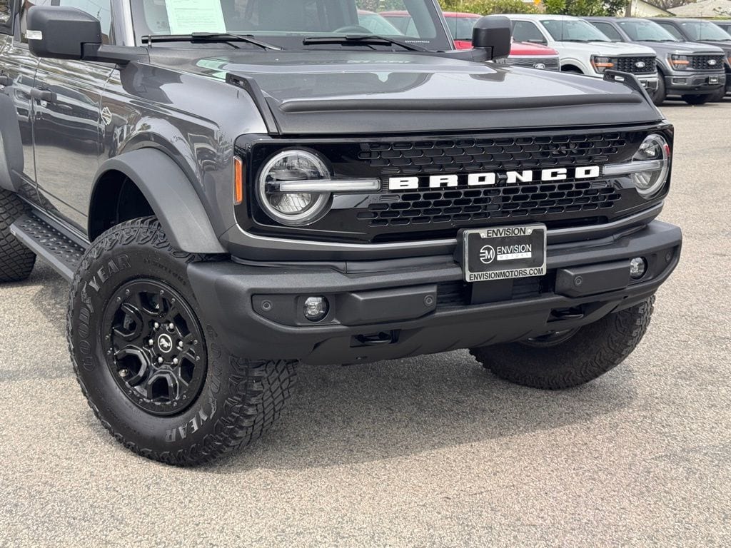 2022 Ford Bronco photo 2