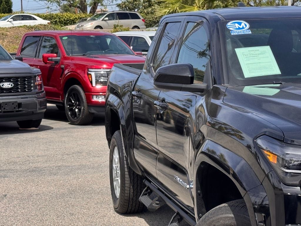 2025 Toyota Tacoma SR5 photo 4