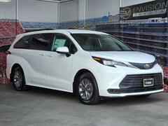 2026 Toyota Sienna LE 8 PASSENGER