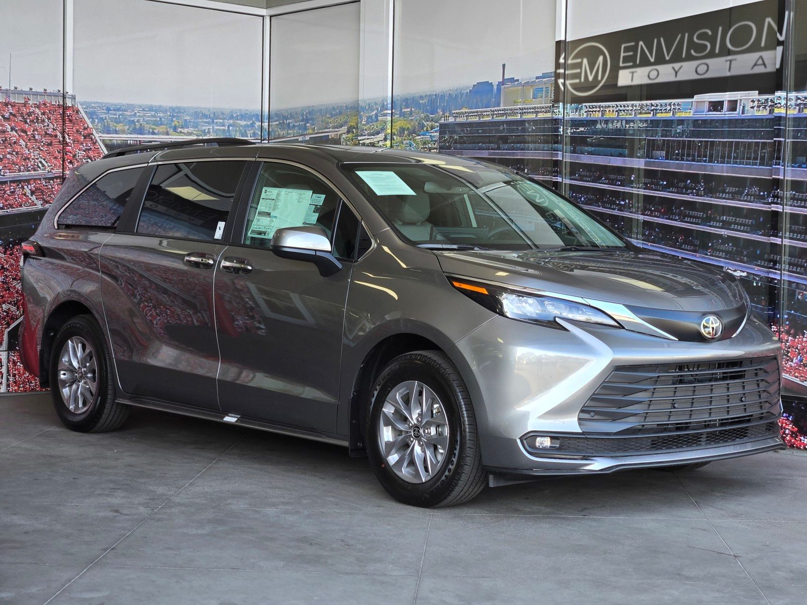 2026 Toyota Sienna XLE 8-Passenger Hybrid FWD's photo