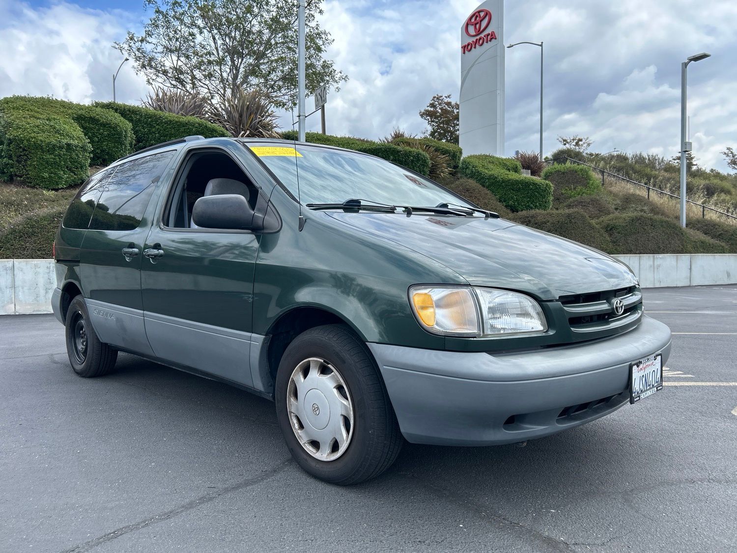 2000 Toyota Sienna LE's photo