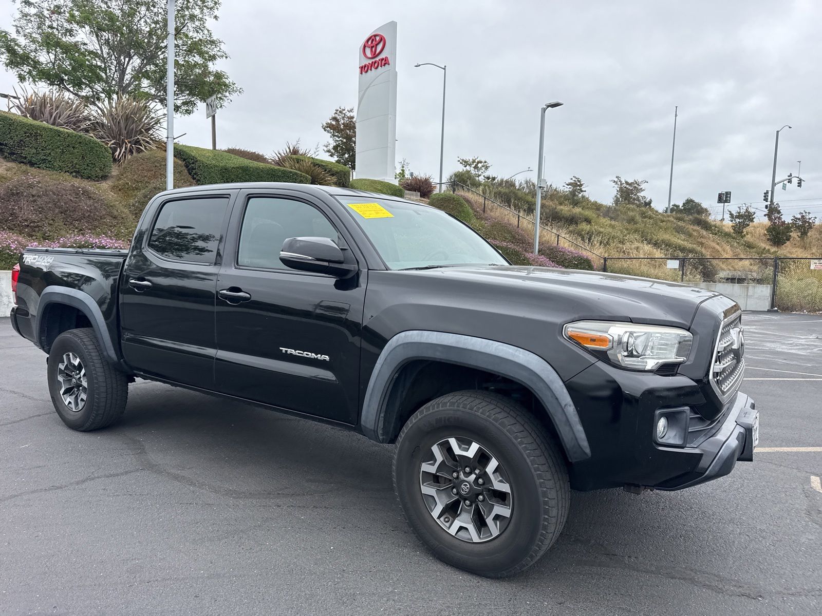 2016 Toyota Tacoma TRD Off Road Double Cab 4x4 V6 M/T SB's photo