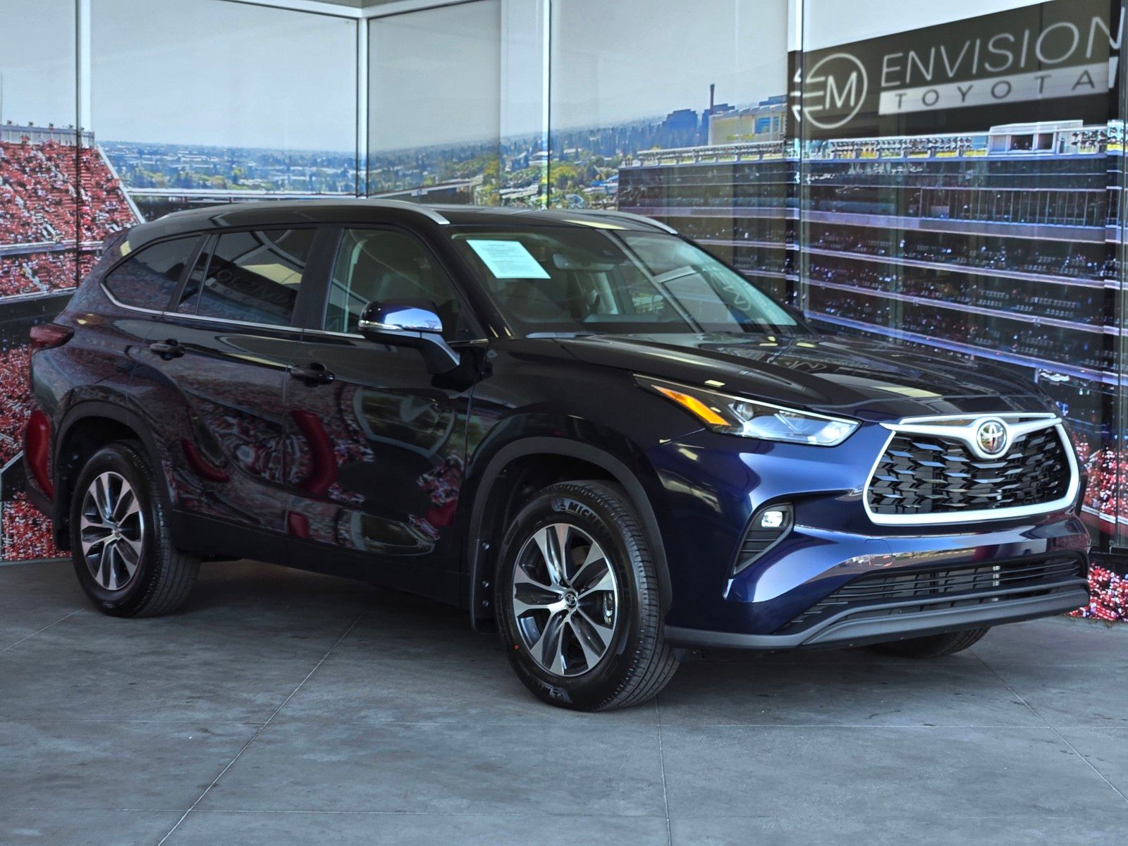 2026 Toyota Highlander XLE AWD's photo
