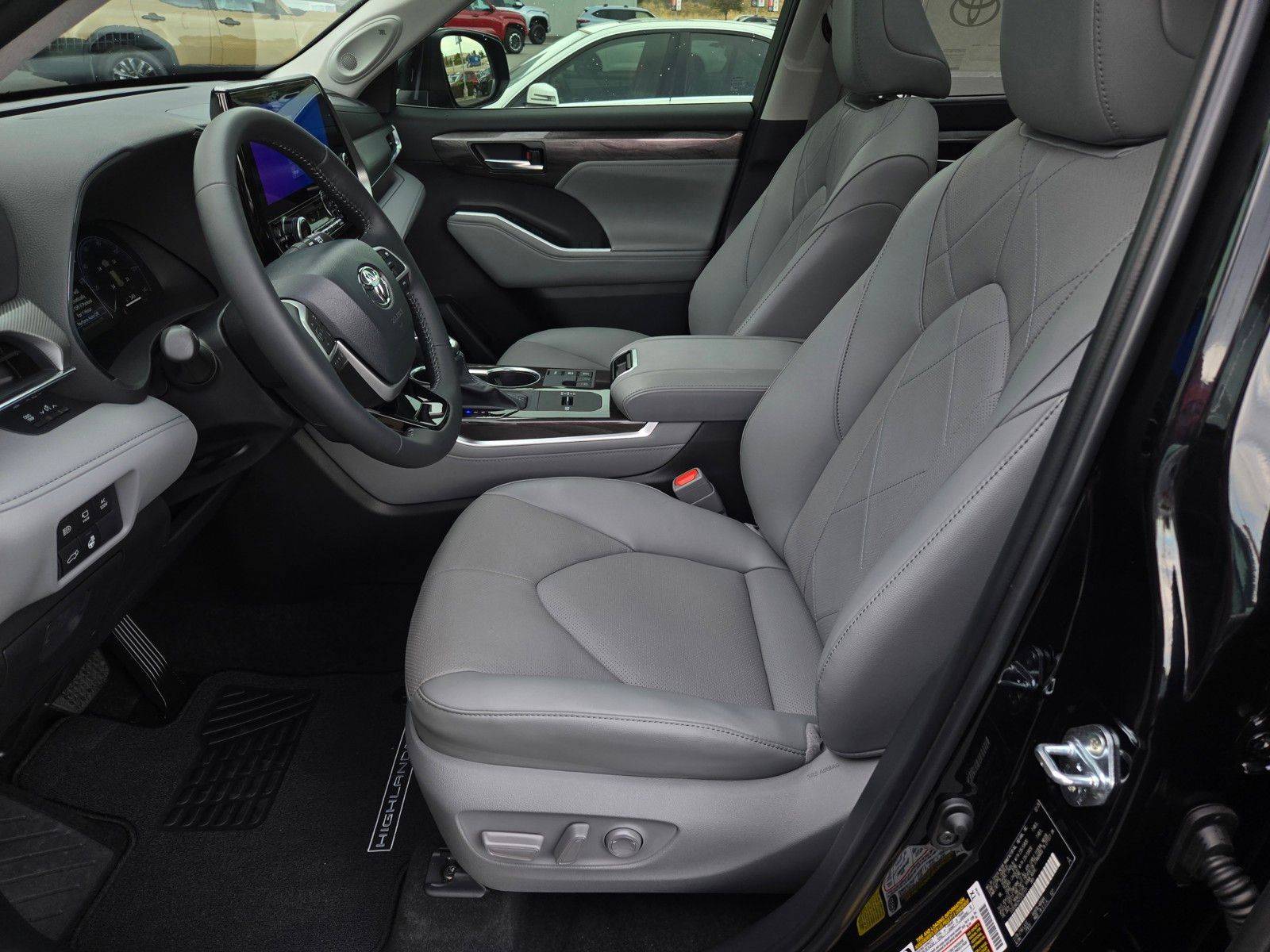 2026 Toyota Highlander Platinum - Photo 17