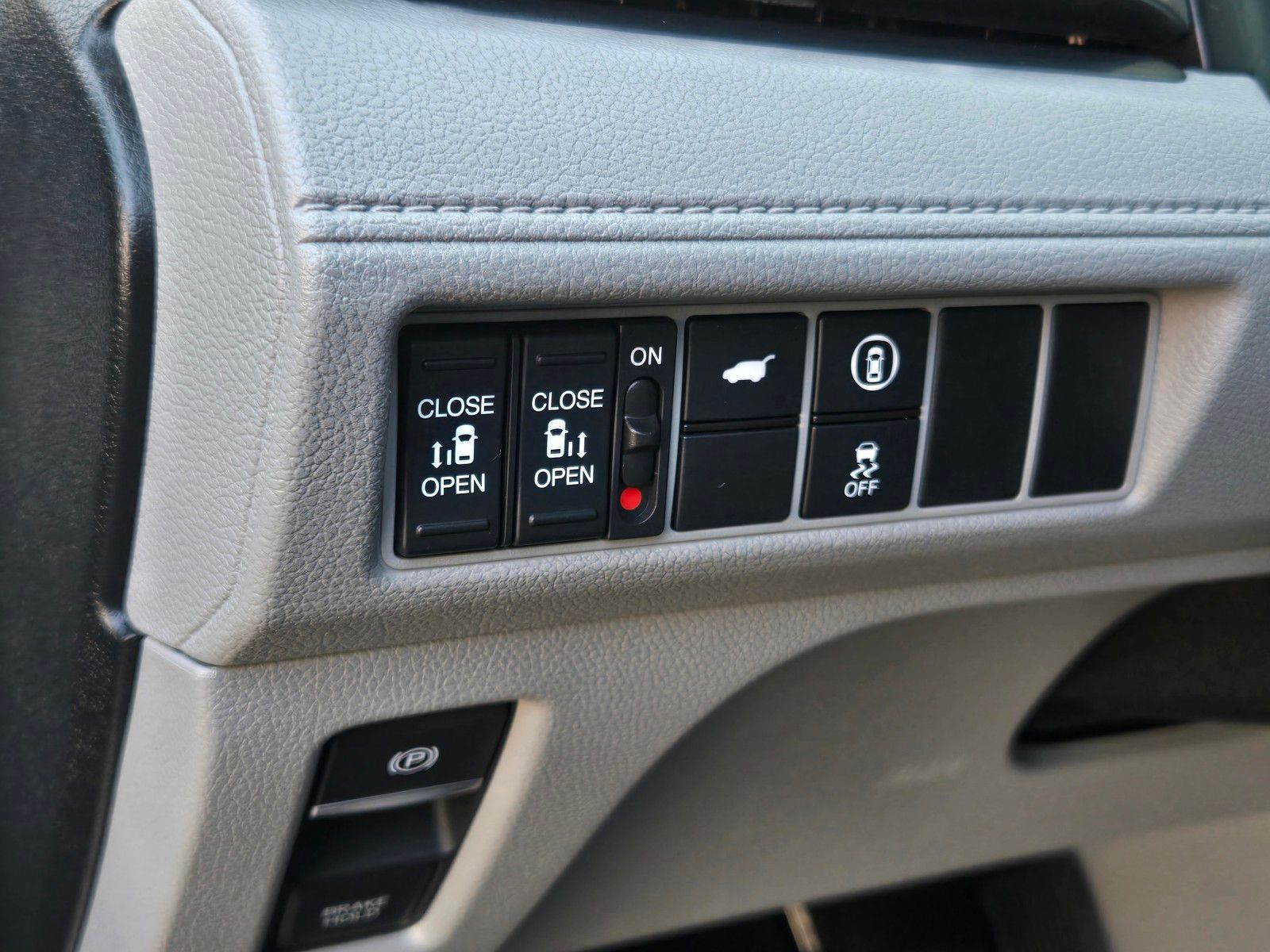 2024 Honda Odyssey EX-L - Photo 18