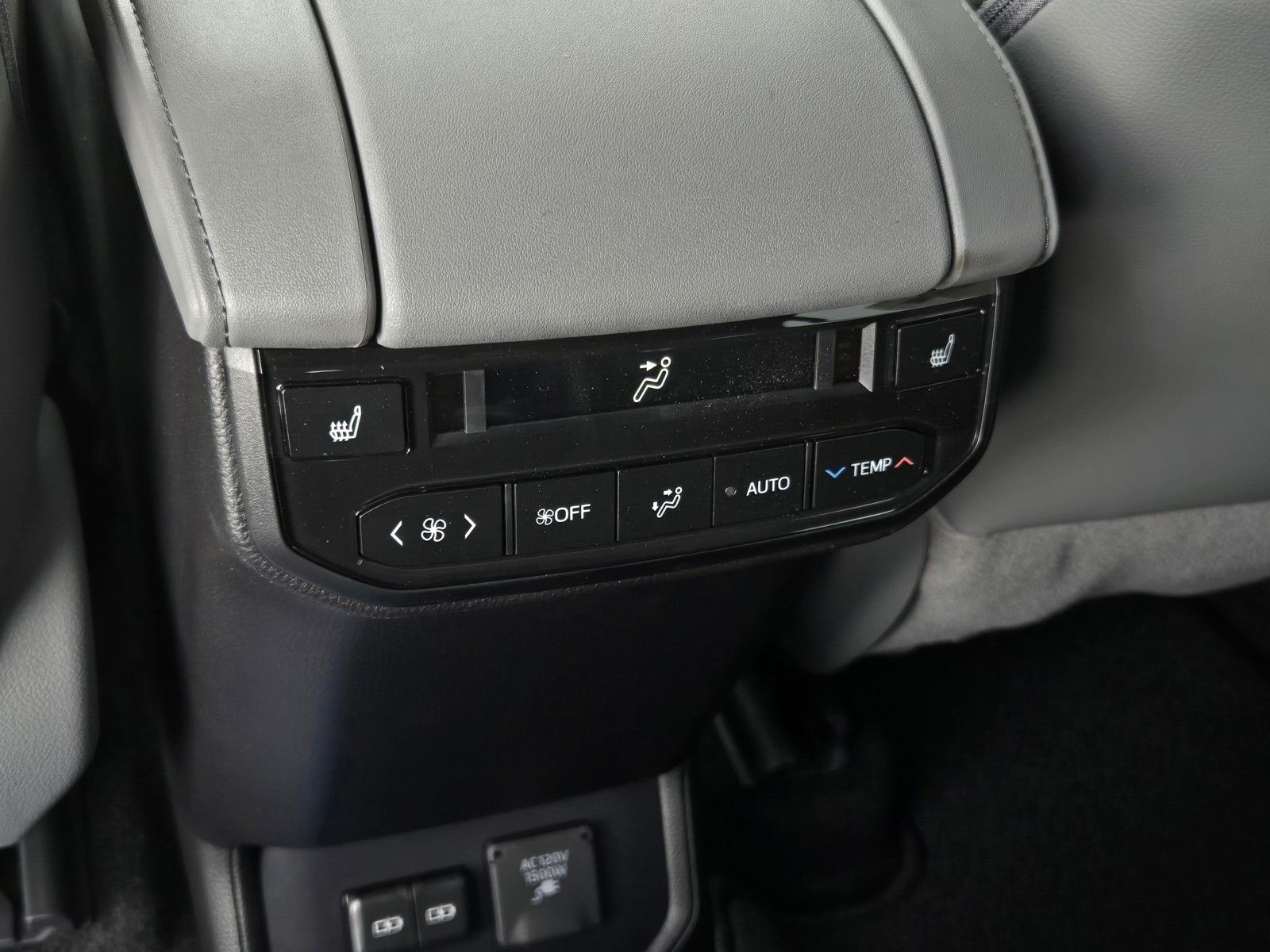 2026 Toyota Highlander Platinum - Photo 12