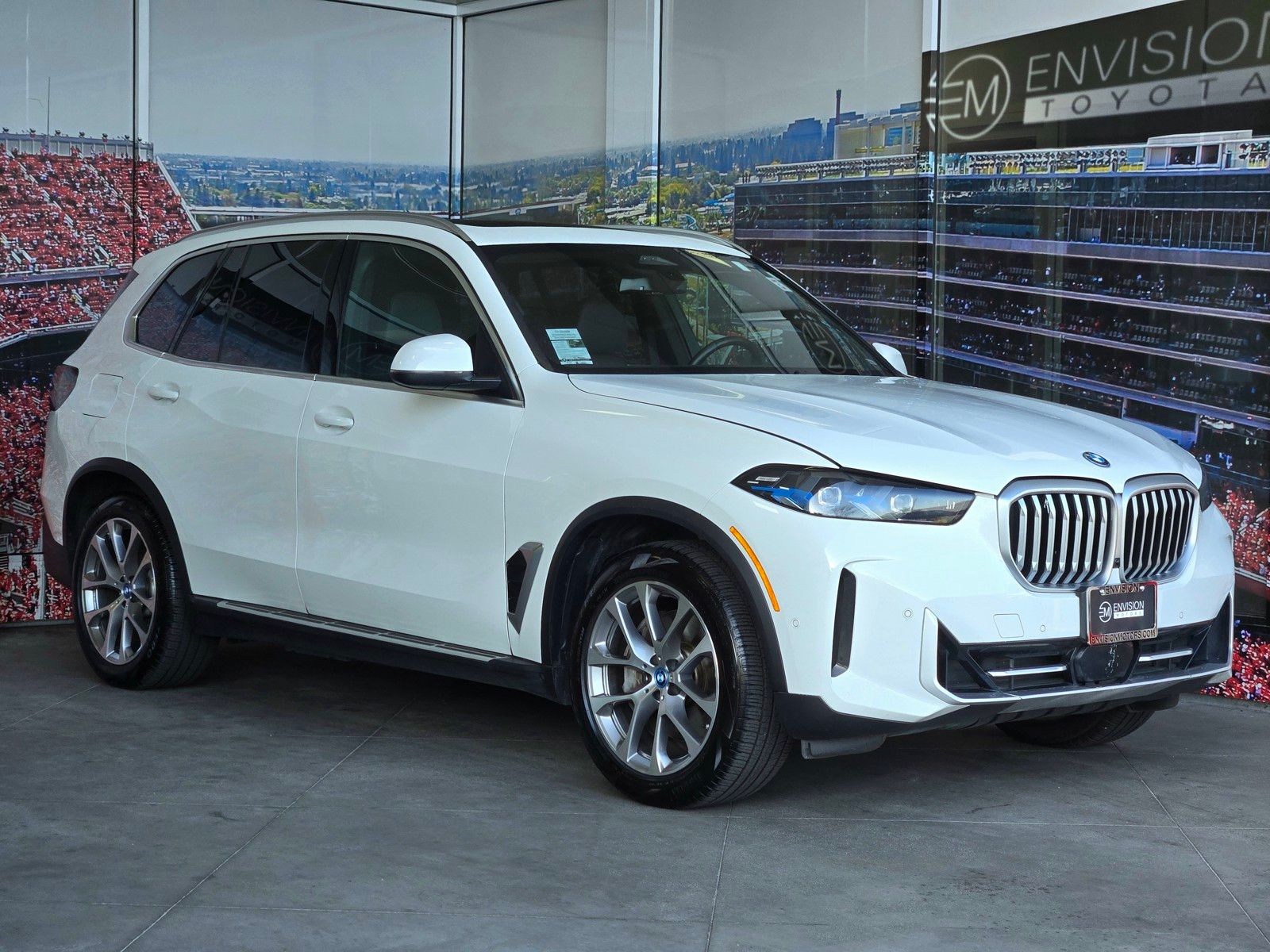 2025 BMW X5 xDrive50e's photo
