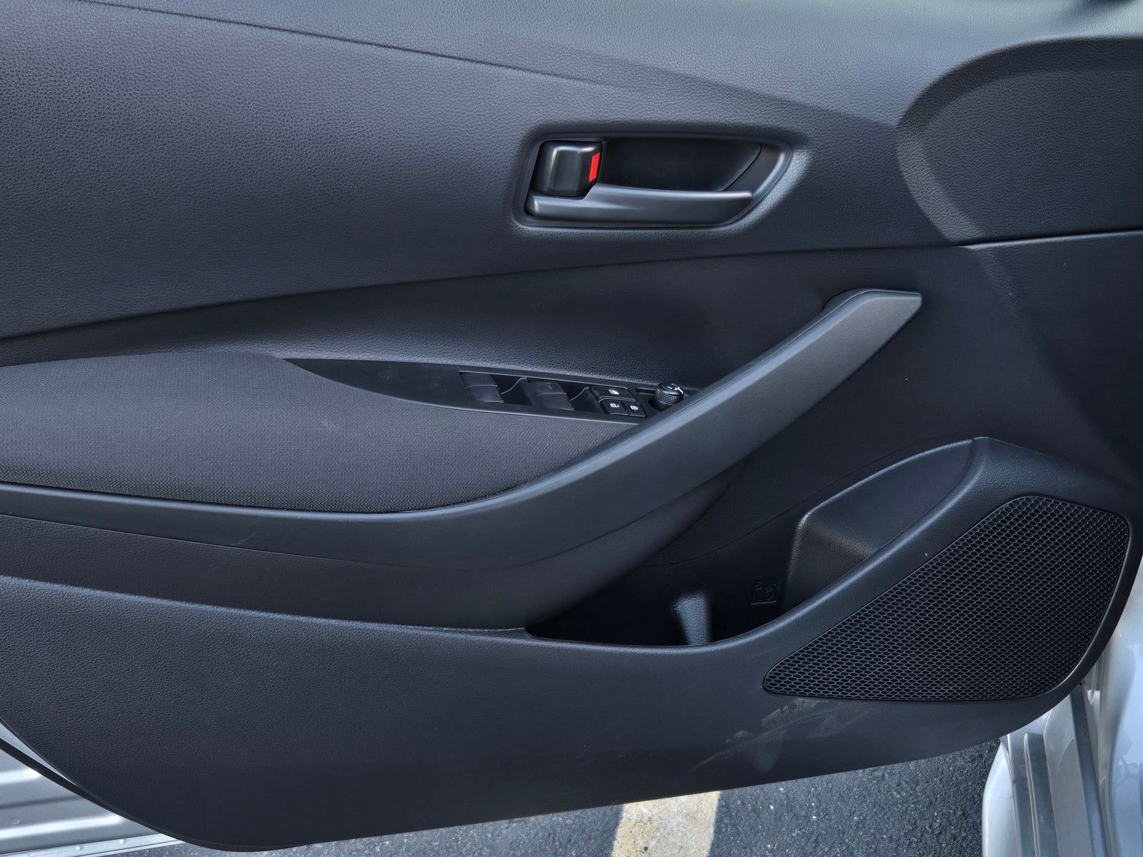 2026 Toyota Corolla LE - Photo 9