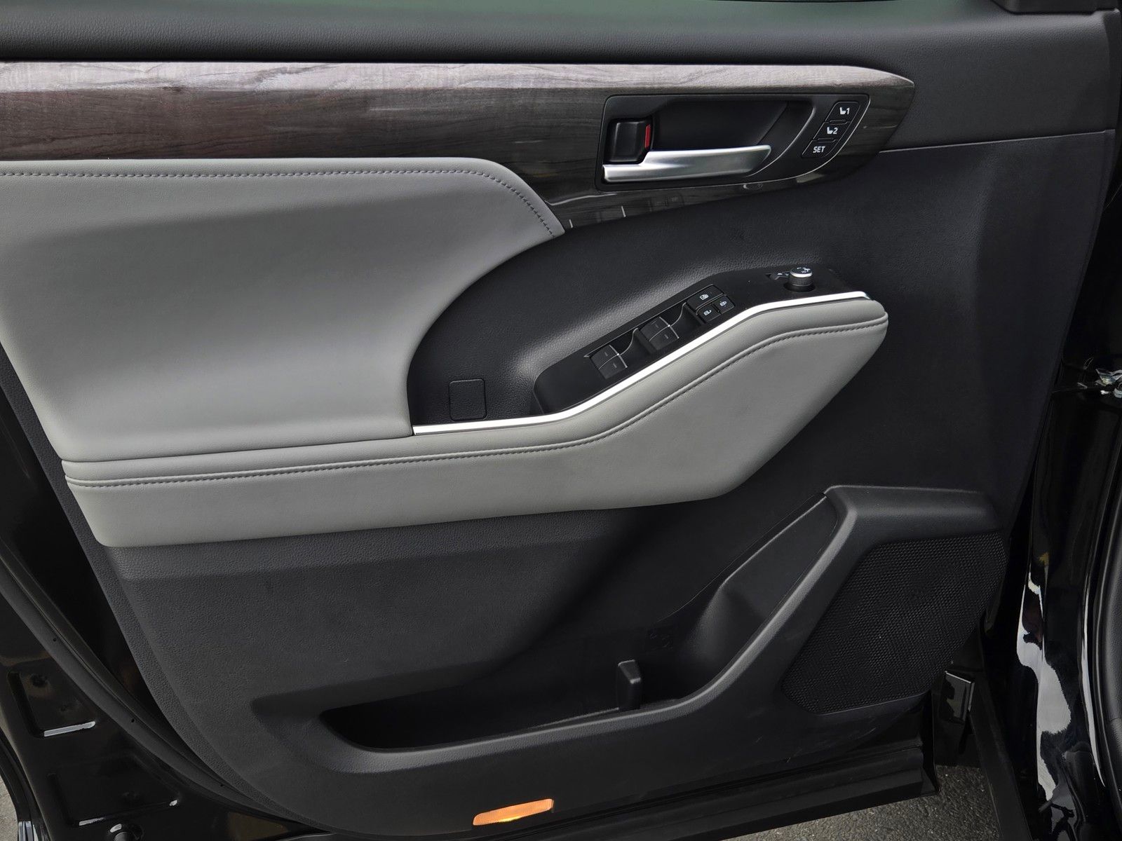 2026 Toyota Highlander Platinum - Photo 8