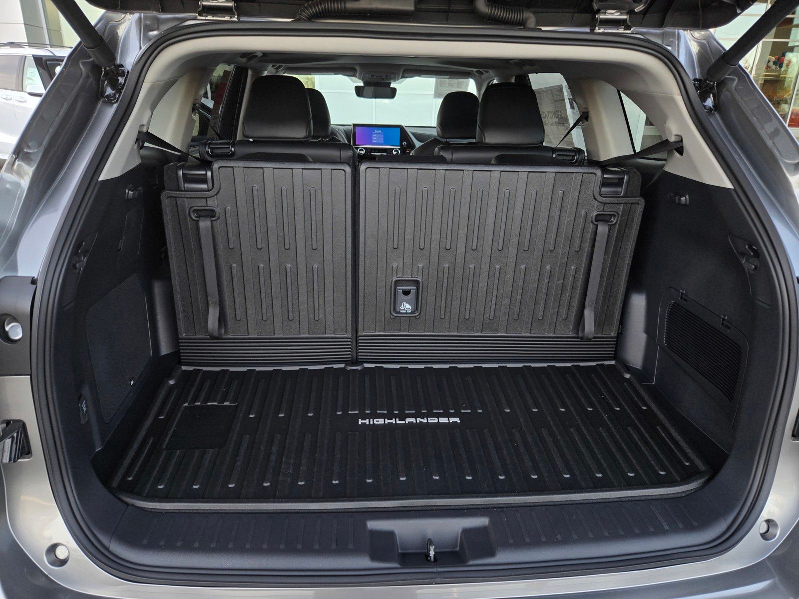 2026 Toyota Highlander Limited - Photo 24