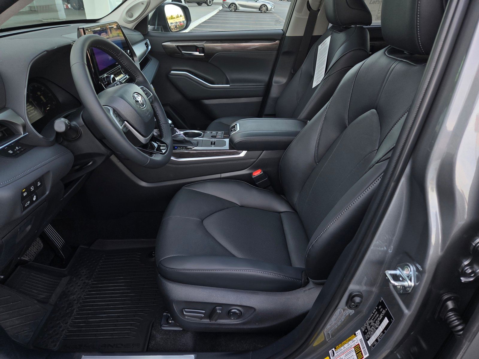 2026 Toyota Highlander Limited - Photo 17