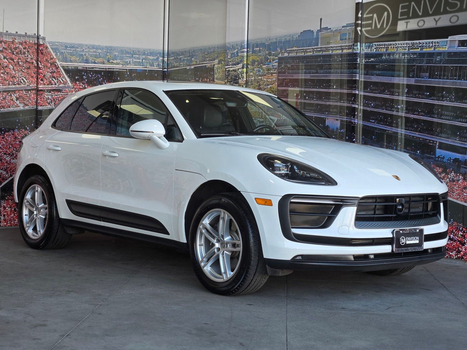 2024 Porsche Macan -'s photo