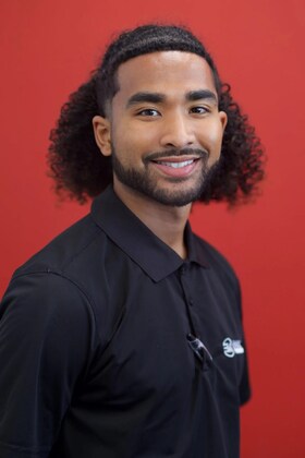Staff member Elijiah Thomas from ID_b94962