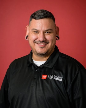 Staff member Samuel Manriquez from ID_54545e