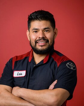 Staff member Luis Ortiz from ID_bc56a5