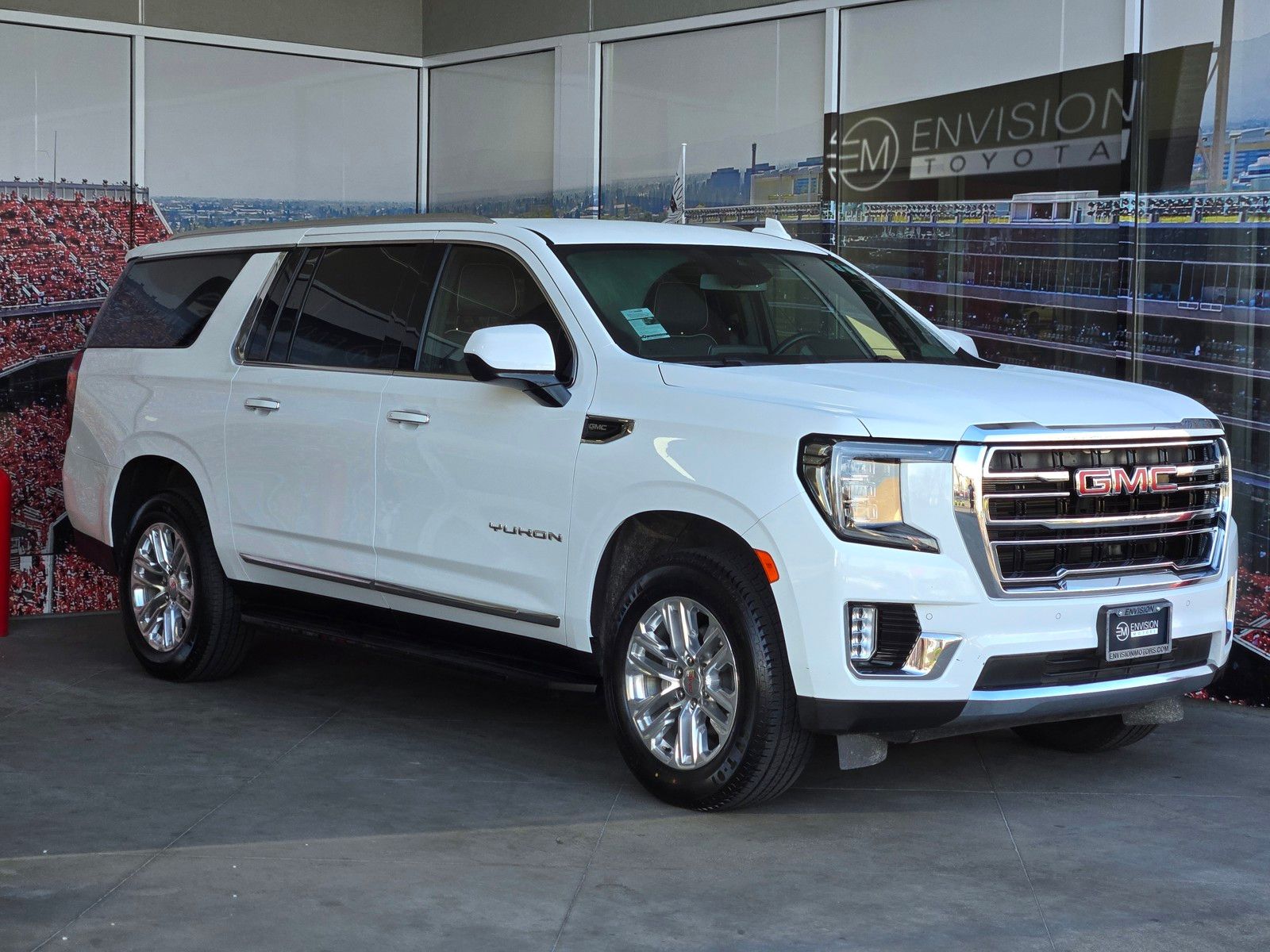 2024 GMC Yukon 4WD SLT's photo