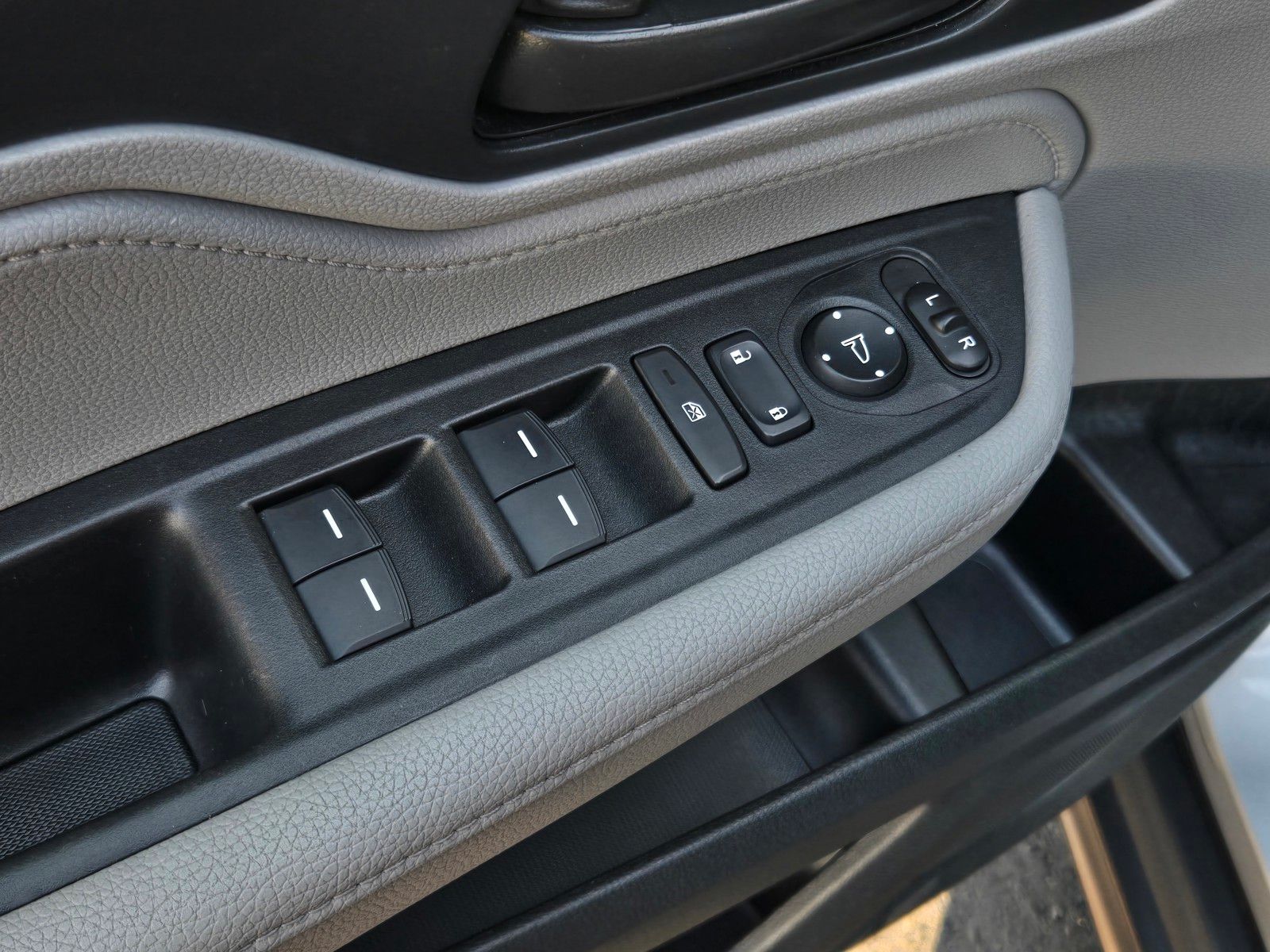 2024 Honda Odyssey EX-L - Photo 10