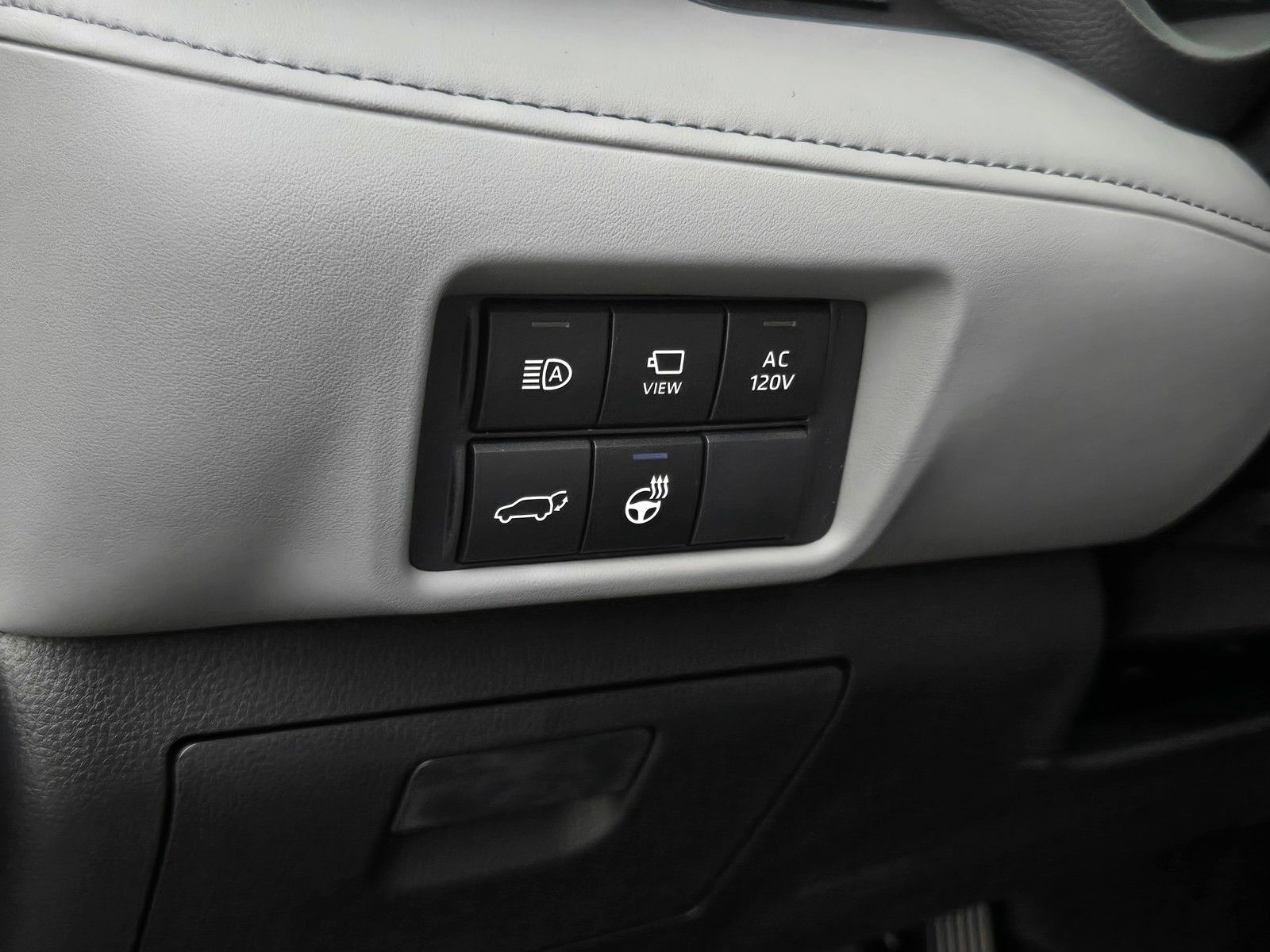2026 Toyota Highlander Platinum - Photo 18