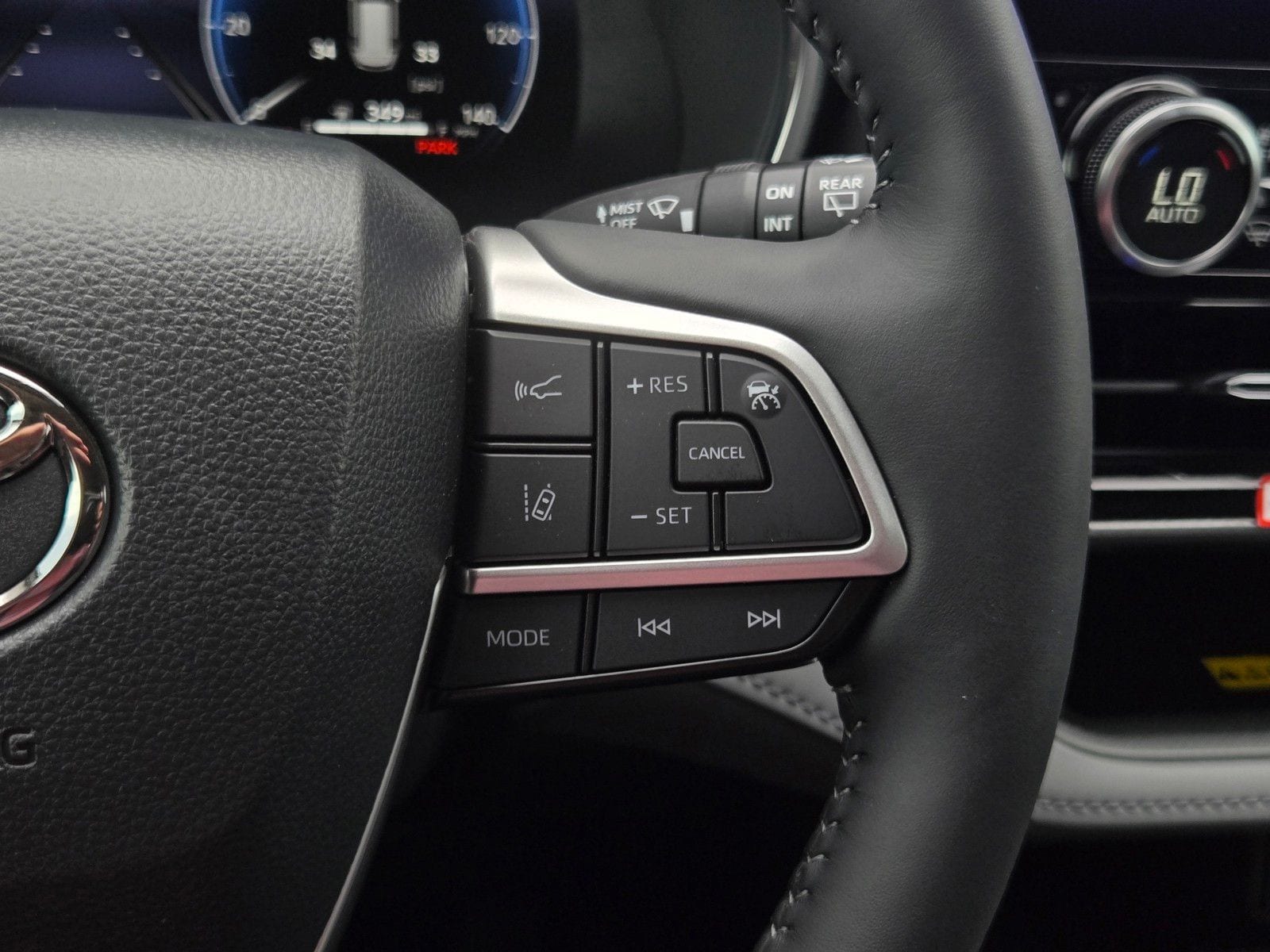 2026 Toyota Highlander Platinum - Photo 23