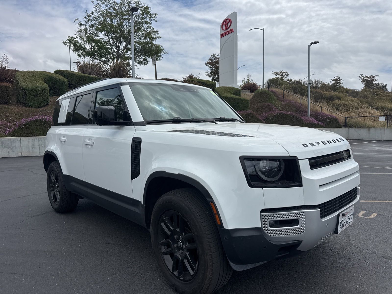 2025 Land Rover Defender 110 S P300's photo