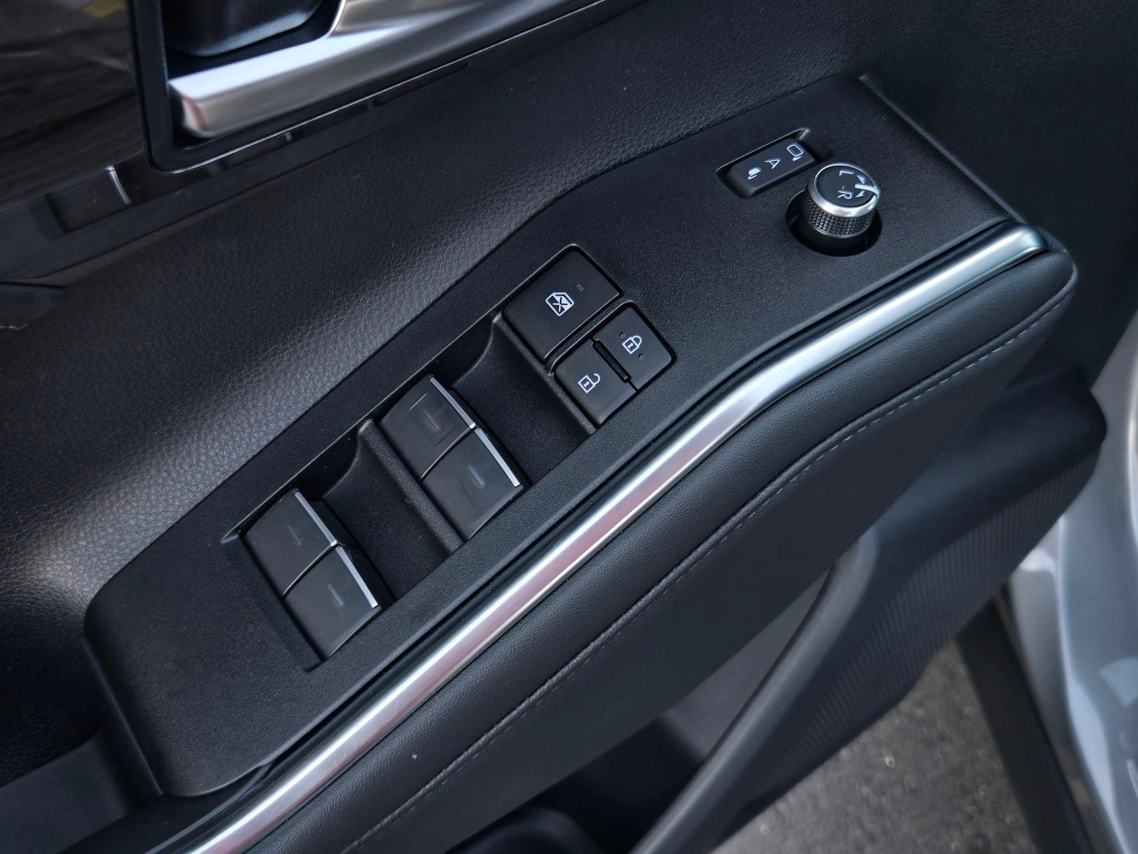 2026 Toyota Highlander Limited - Photo 10
