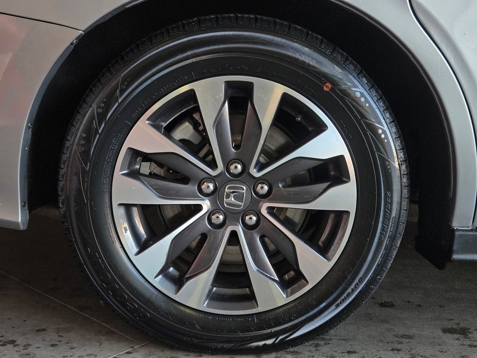 2024 Honda Odyssey EX-L - Photo 5
