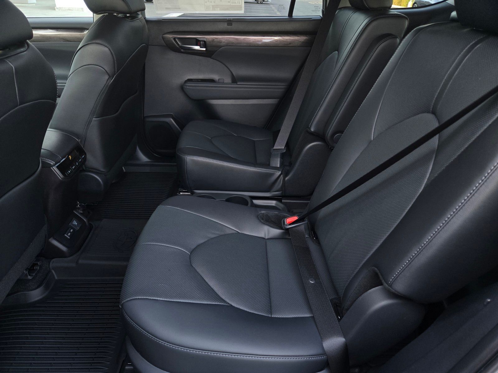 2026 Toyota Highlander Limited - Photo 11