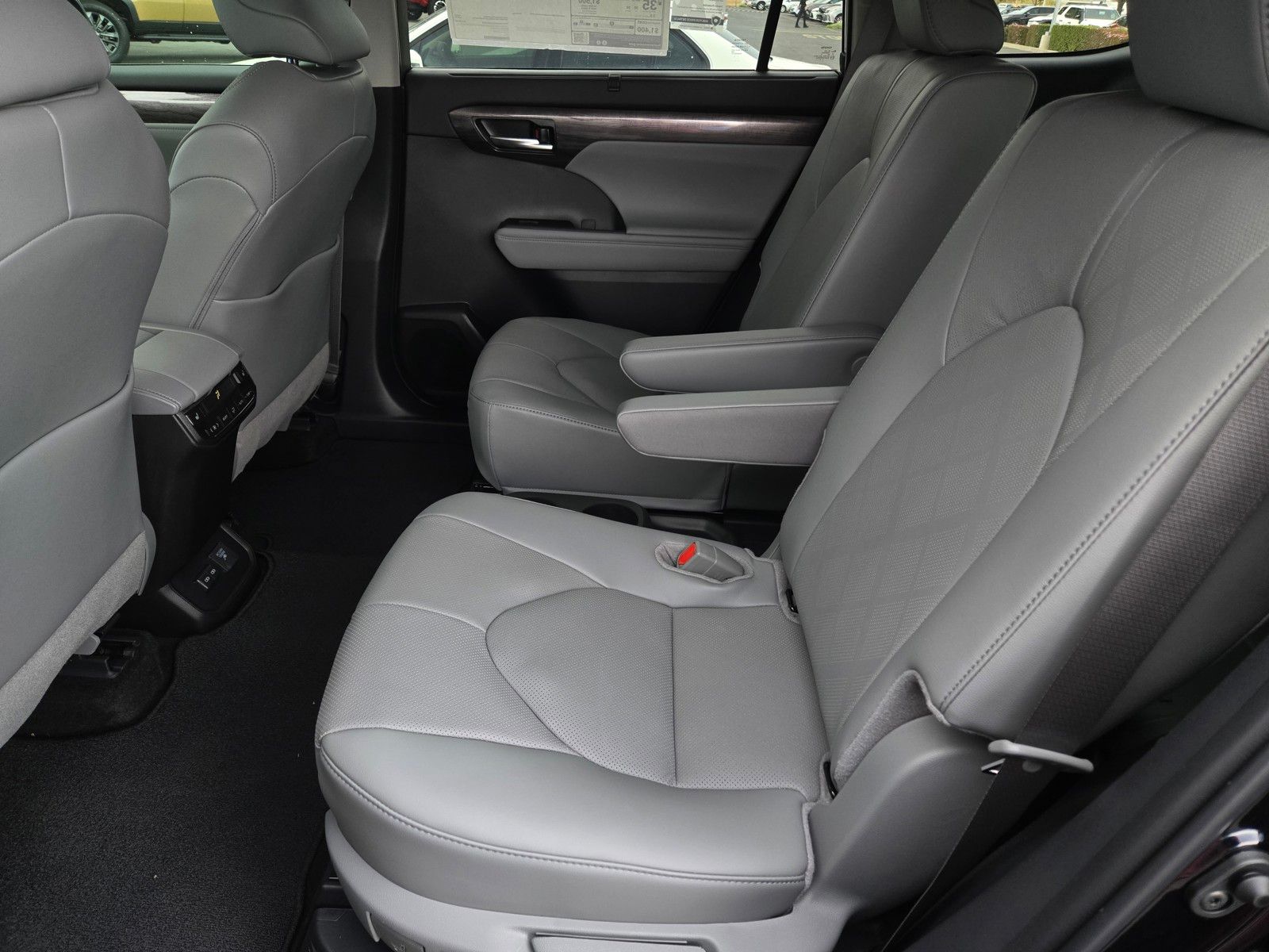 2026 Toyota Highlander Platinum - Photo 10
