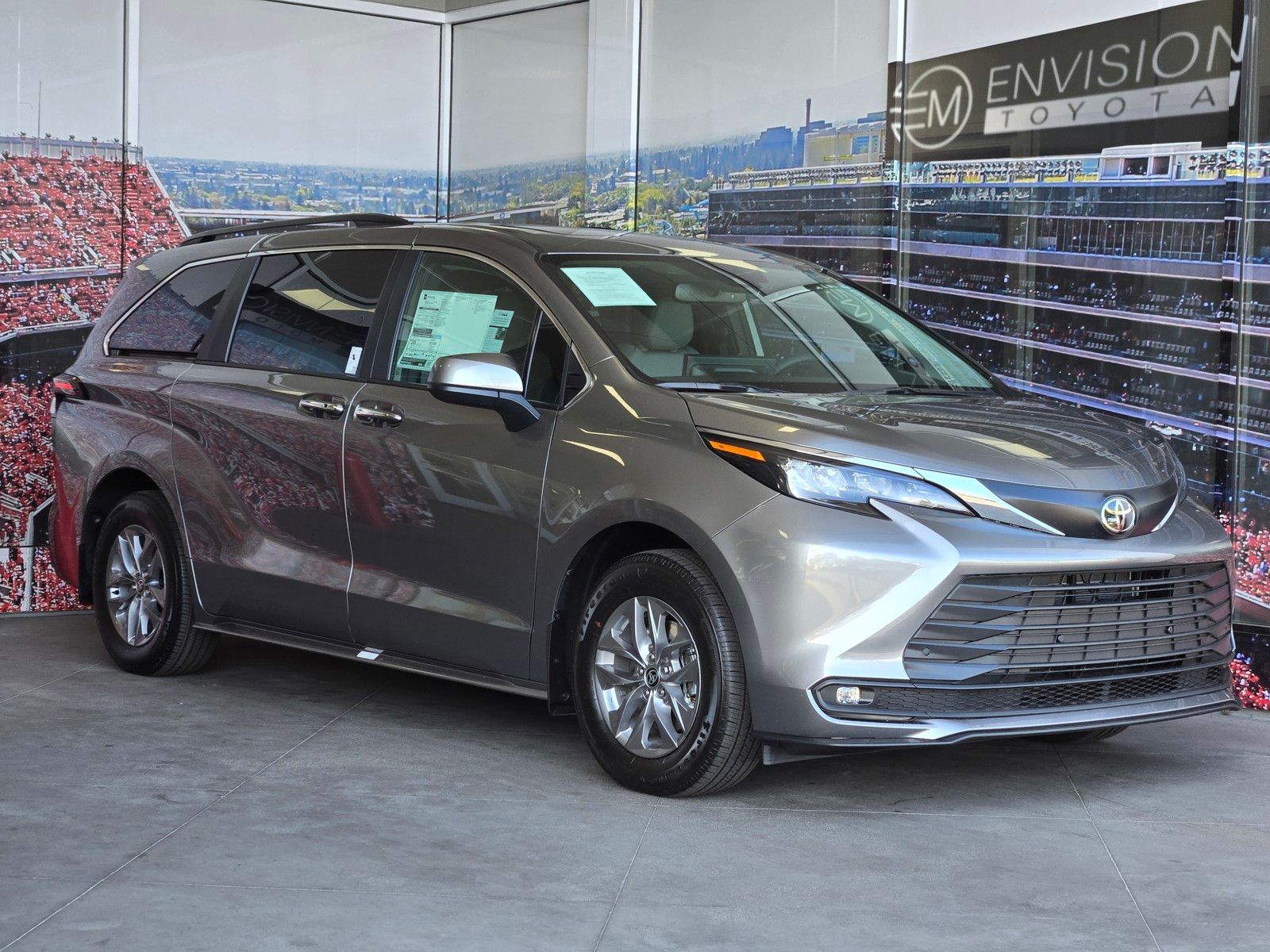 2026 Toyota Sienna XLE 8-Passenger Hybrid FWD's photo