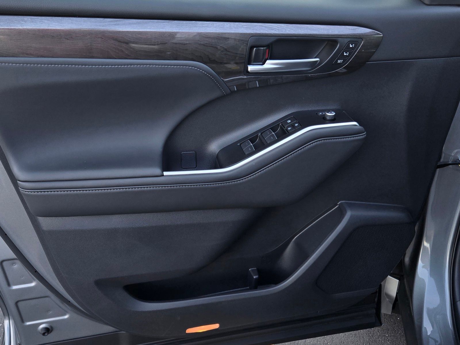 2026 Toyota Highlander Limited - Photo 9