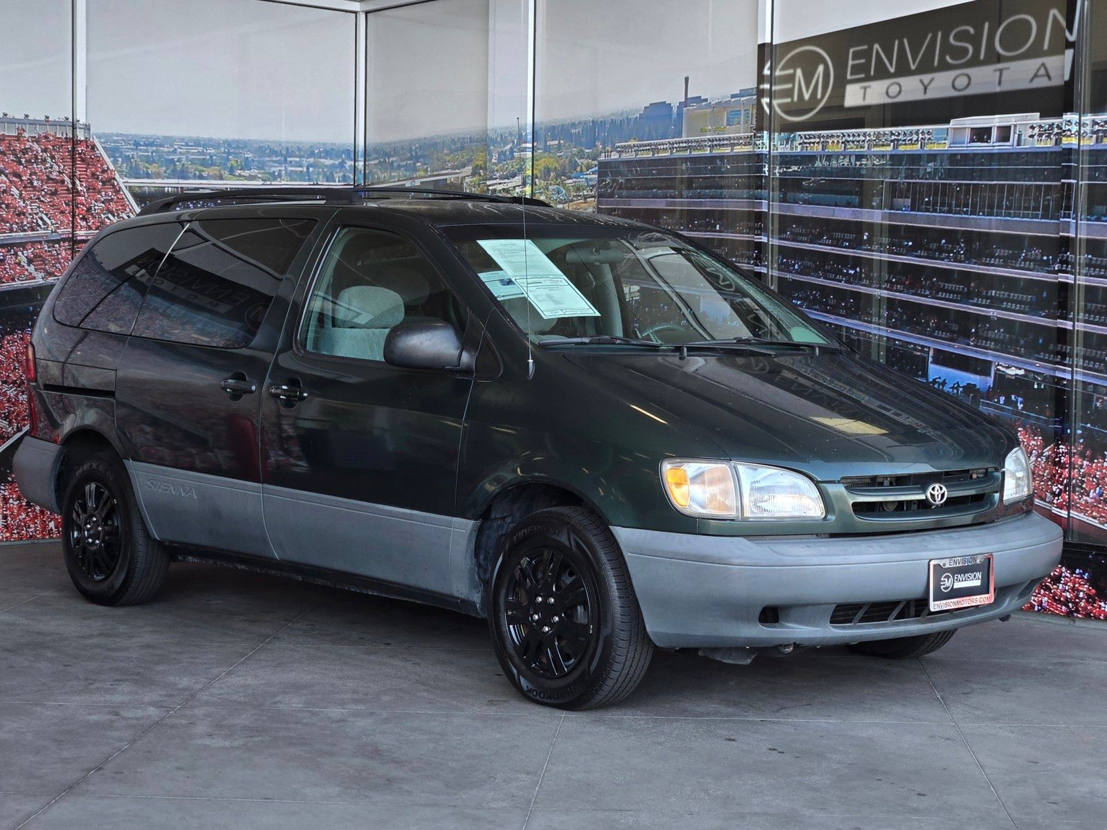 2000 Toyota Sienna Van 