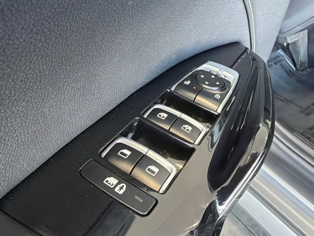 2025 Kia K5 GT-Line - Photo 19