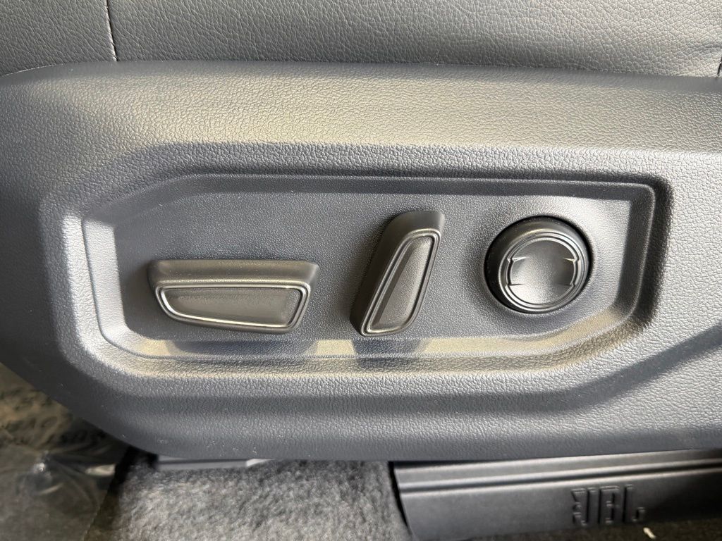 2026 Toyota Tundra Limited - Photo 18