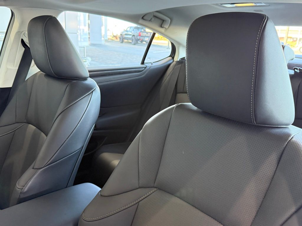 2024 Lexus ES 250 - Photo 21