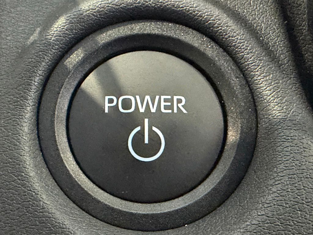 2026 Toyota C-HR XSE - Photo 25