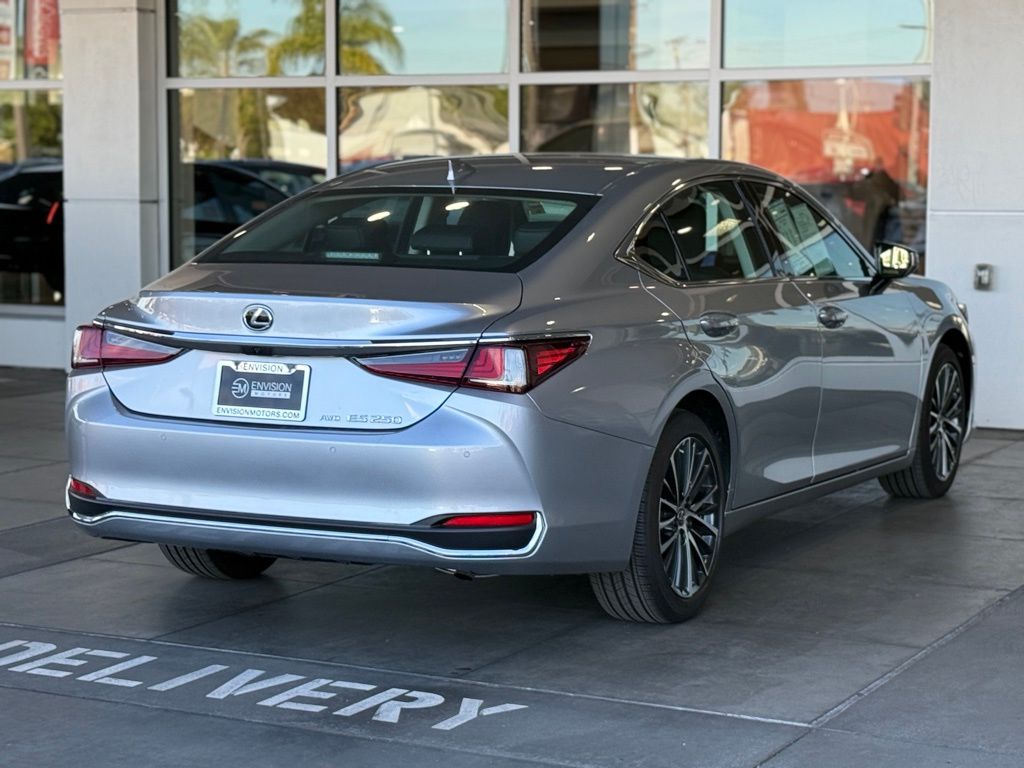 2024 Lexus ES 250 - Photo 12