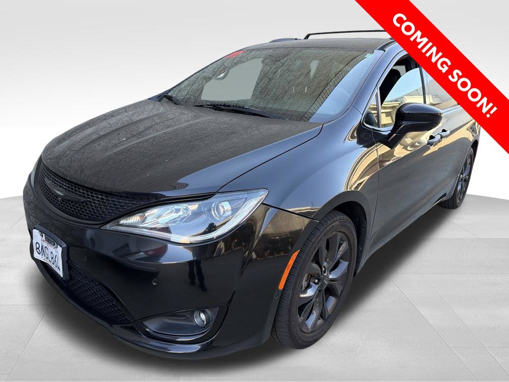 2020 Chrysler Pacifica Touring L — photo 1 of 9