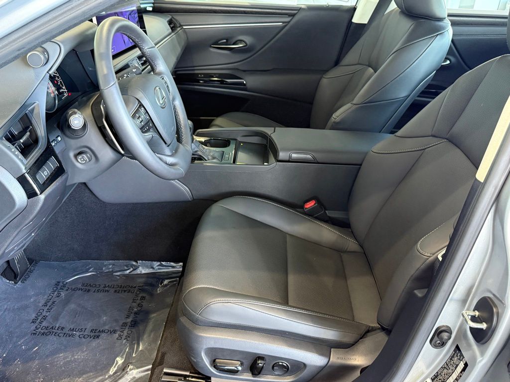 2024 Lexus ES 250 - Photo 19