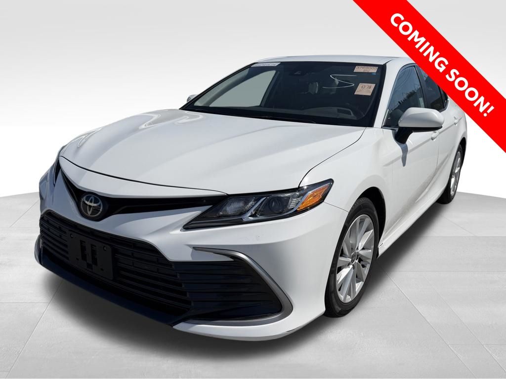 2023 Toyota Camry LE's photo