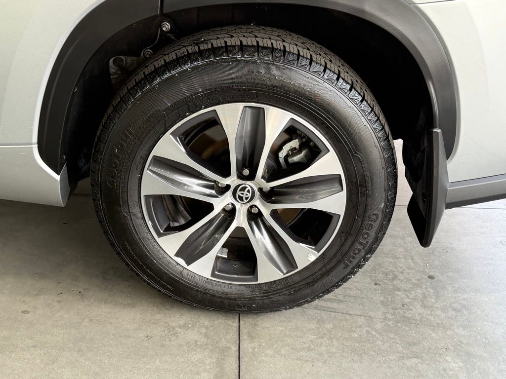 2024 Toyota Highlander XLE - Photo 18