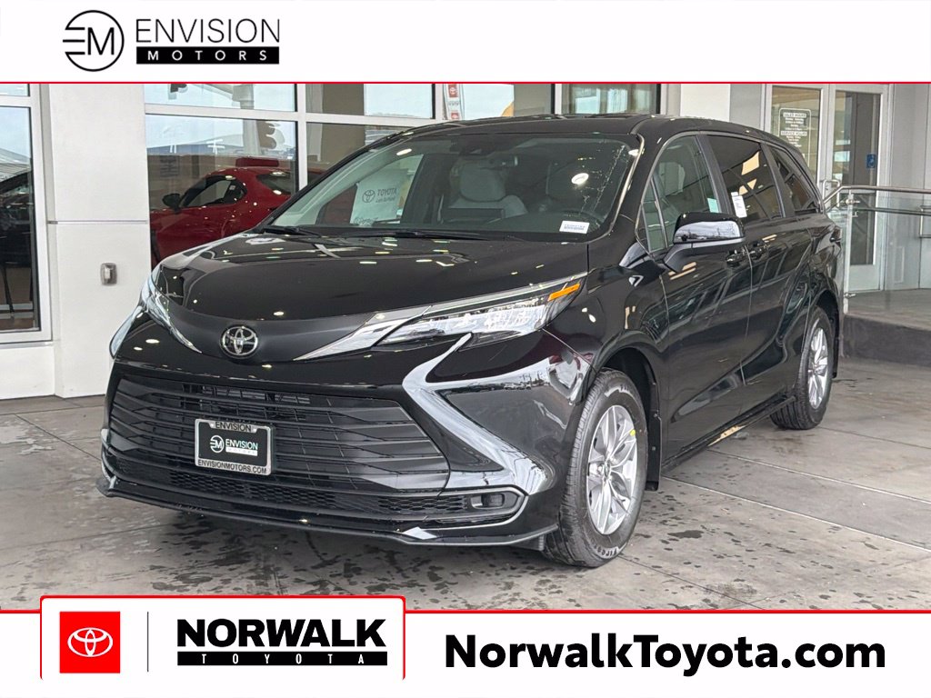 2026 Toyota Sienna LE 8 PASSENGER