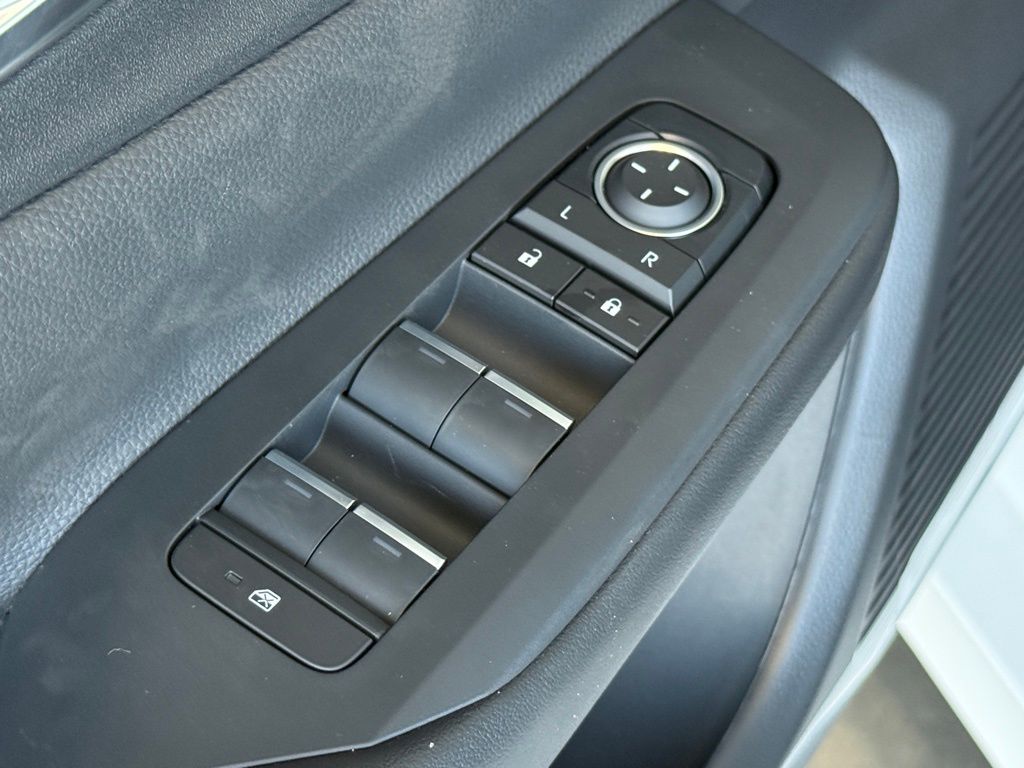 2026 Toyota Prius Plug-in Hybrid Nightshade - Photo 16