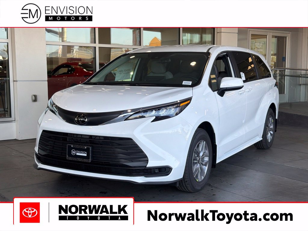 2026 Toyota Sienna LE 8 PASSENGER
