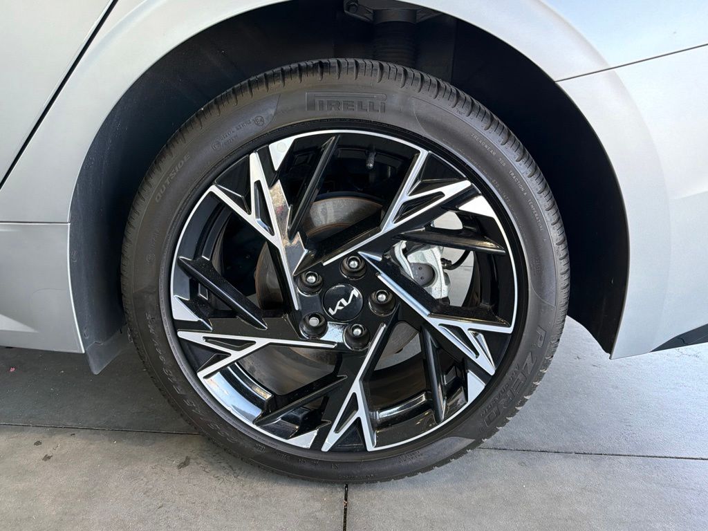 2025 Kia K5 GT-Line - Photo 16